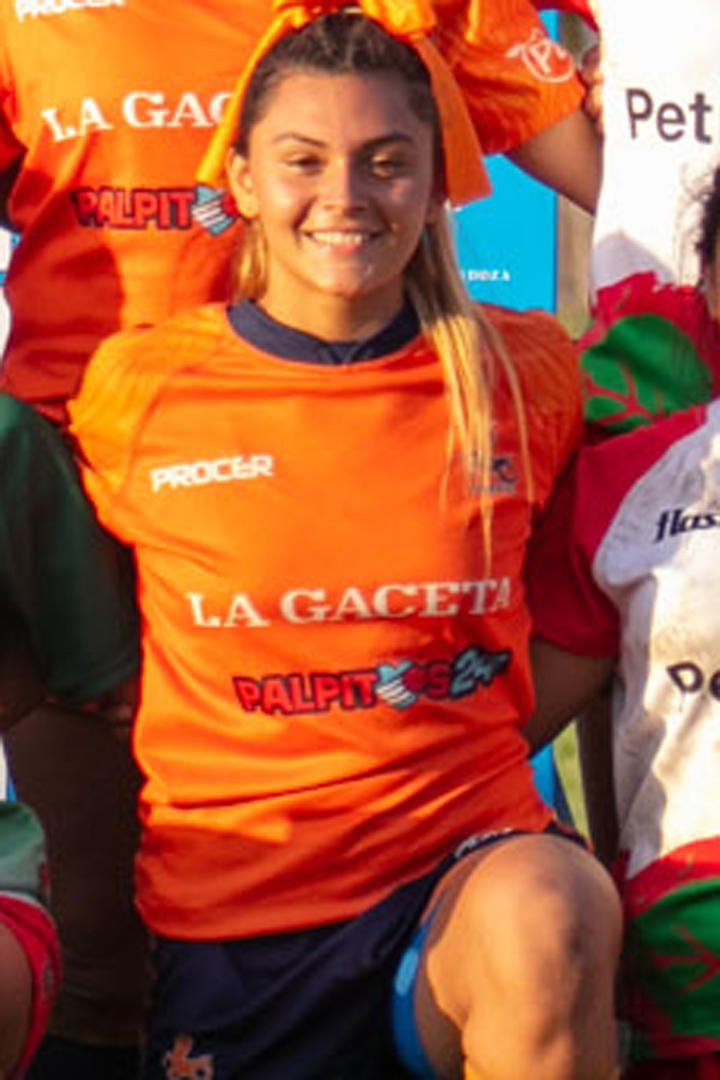 PARA LA HISTORIA. “Estamos muy felices de ser el primer equipo juvenil campeón y con el ingoal en cero en el torneo. Fue un proceso largo y sufrimos bajas, pero lo supimos resolver”. Azul Medina, capitana de las Naranjitas.