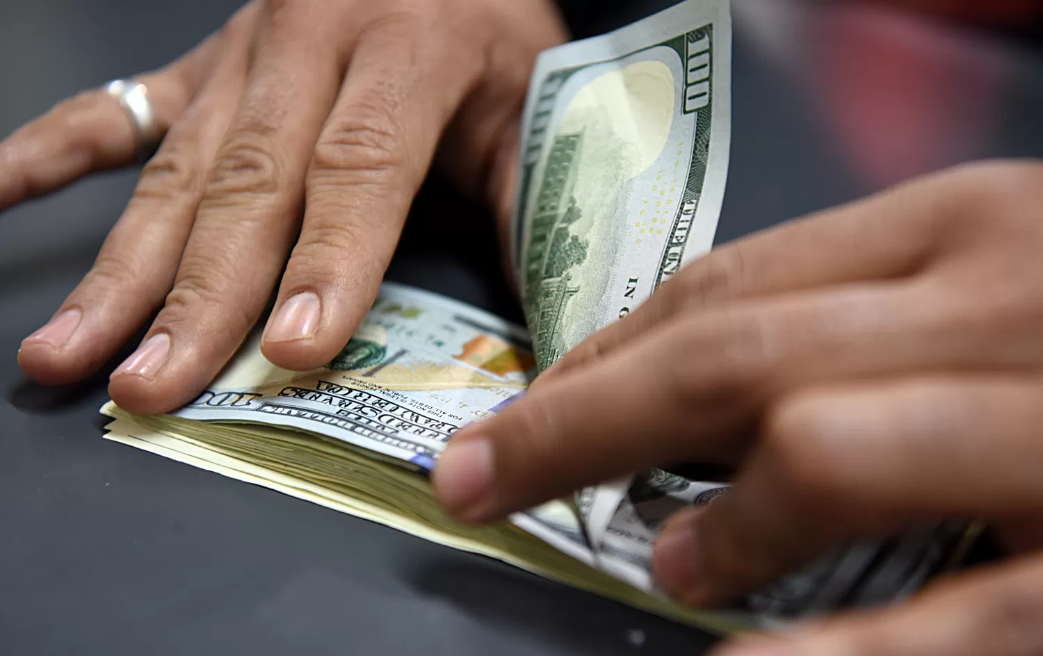 El dólar “blue” subió 25 centavos