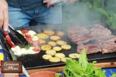Hoy, en Cocinando con Maxi: bifes de paleta con ensalada tibia