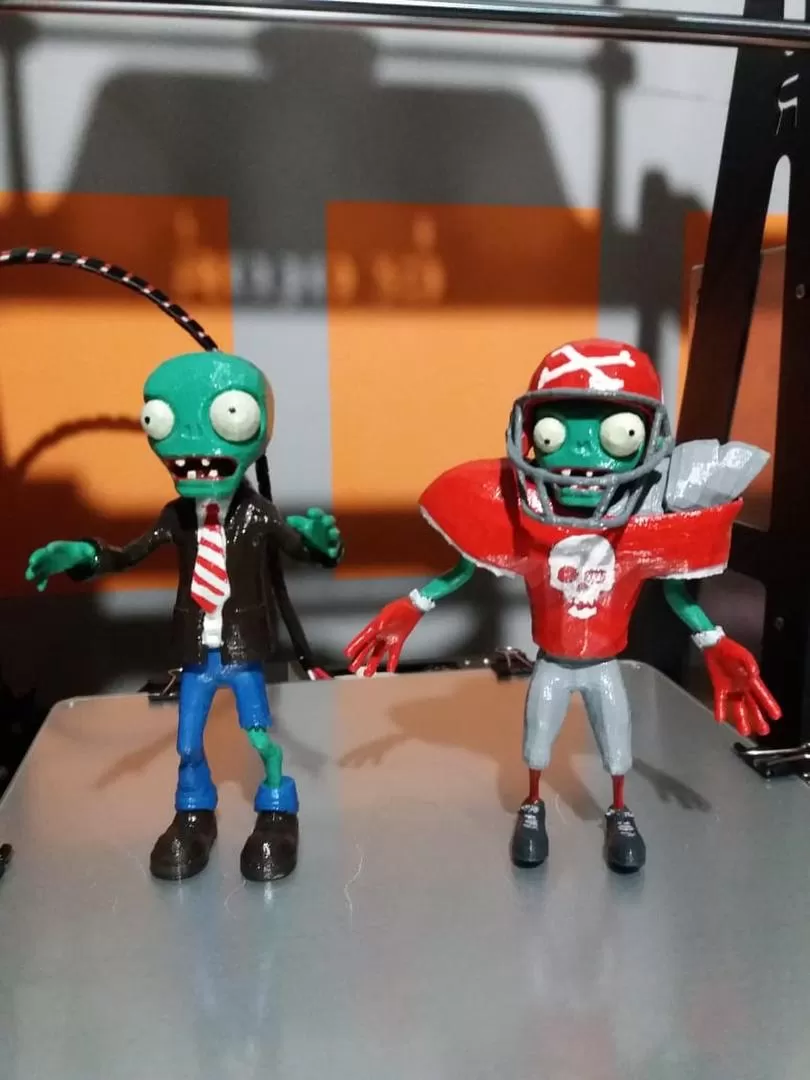 PERSONAJES. En tela artesanal, impresos en 3D o en cartón.  