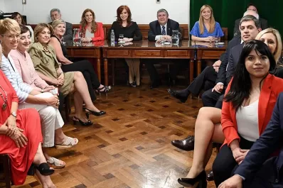 Cristina presidió la primera reunión de bloque de senadores del Frente de Todos