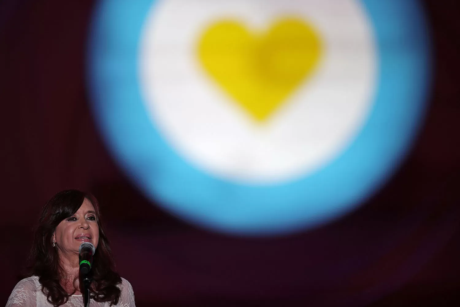 PURO AMOR. Cristina fue ovacionada por el público que estuvo en Plaza de Mayo. REUTERS