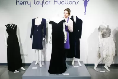 Subastan el vestido que Diana que usó en el baile con Travolta