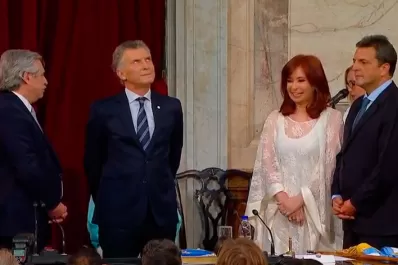 Video: el momento del saludo tenso entre Cristina y Macri en la asunción