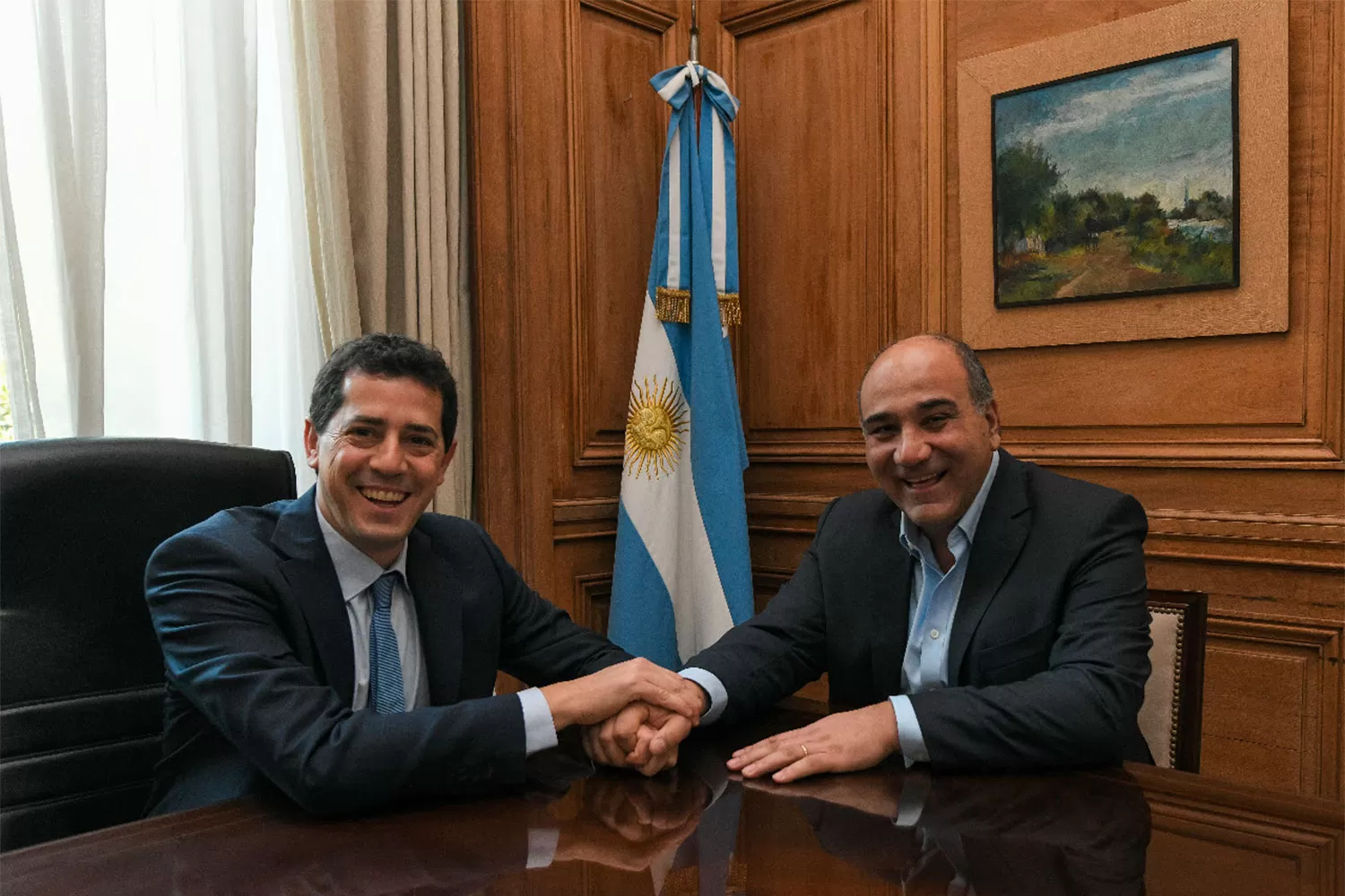 EN SU DESPACHO DE LA CASA ROSADA. Wado de Pedro recibió a Juan Manzur.