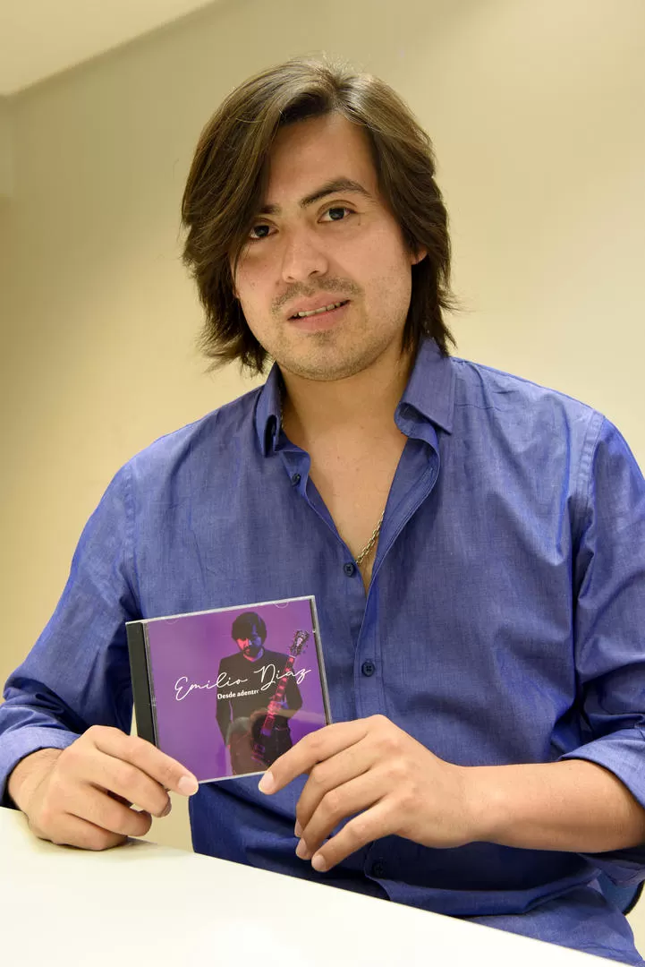 EL AUTOR Y SU OBRA. Emilio Díaz lanza esta noche “Desde adentro”. 