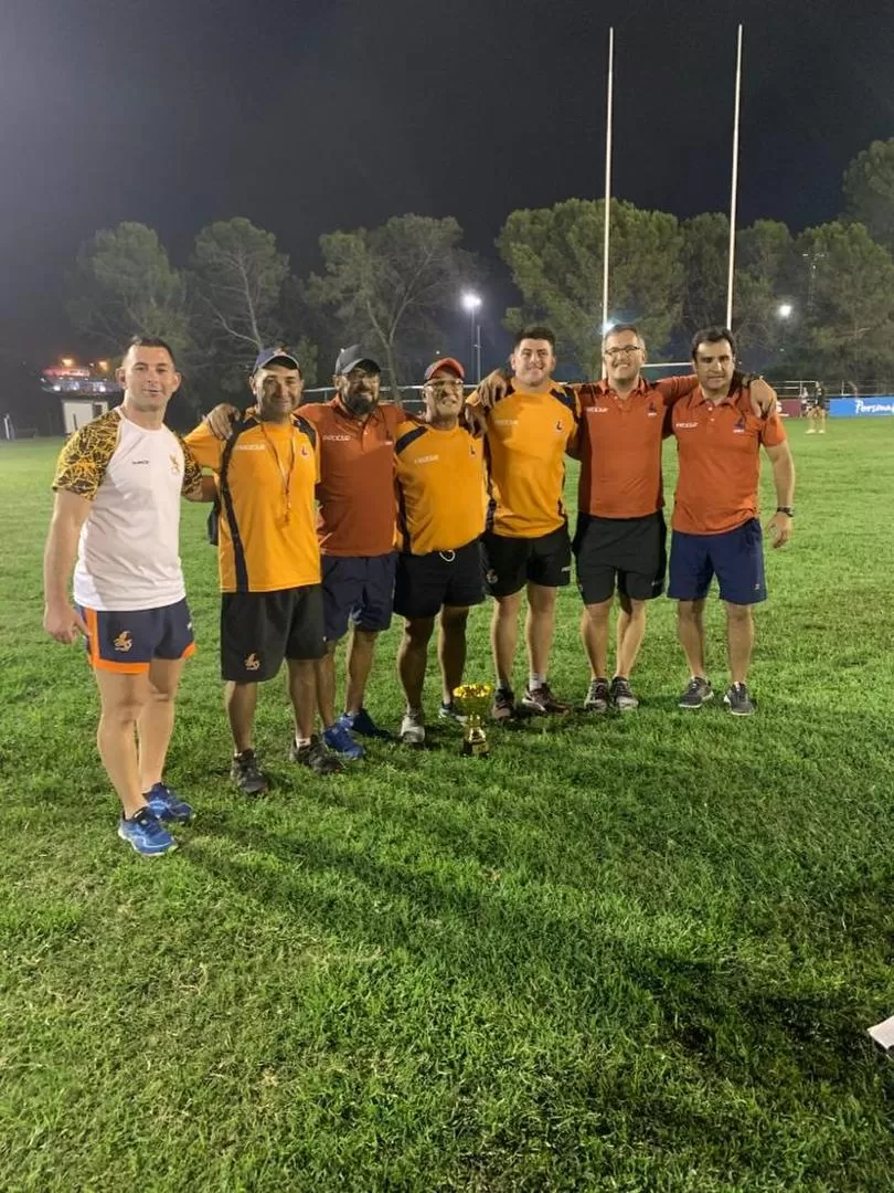 HAY EQUIPO. El staff técnico de los Naranjas disfrutó de la revancha en Paraná, eliminando a Córdoba (campeón defensor) en semifinales con un final para el infarto. la gaceta / foto de franco vera