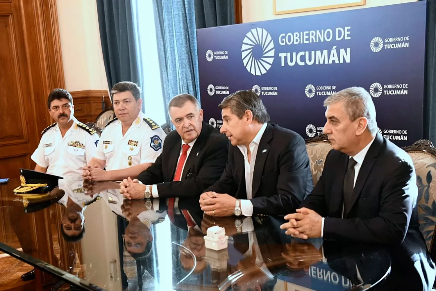 REUNIÓN DE SEGURIDAD. Jaldo recibió al ministro Maley y a la cúpula policial.