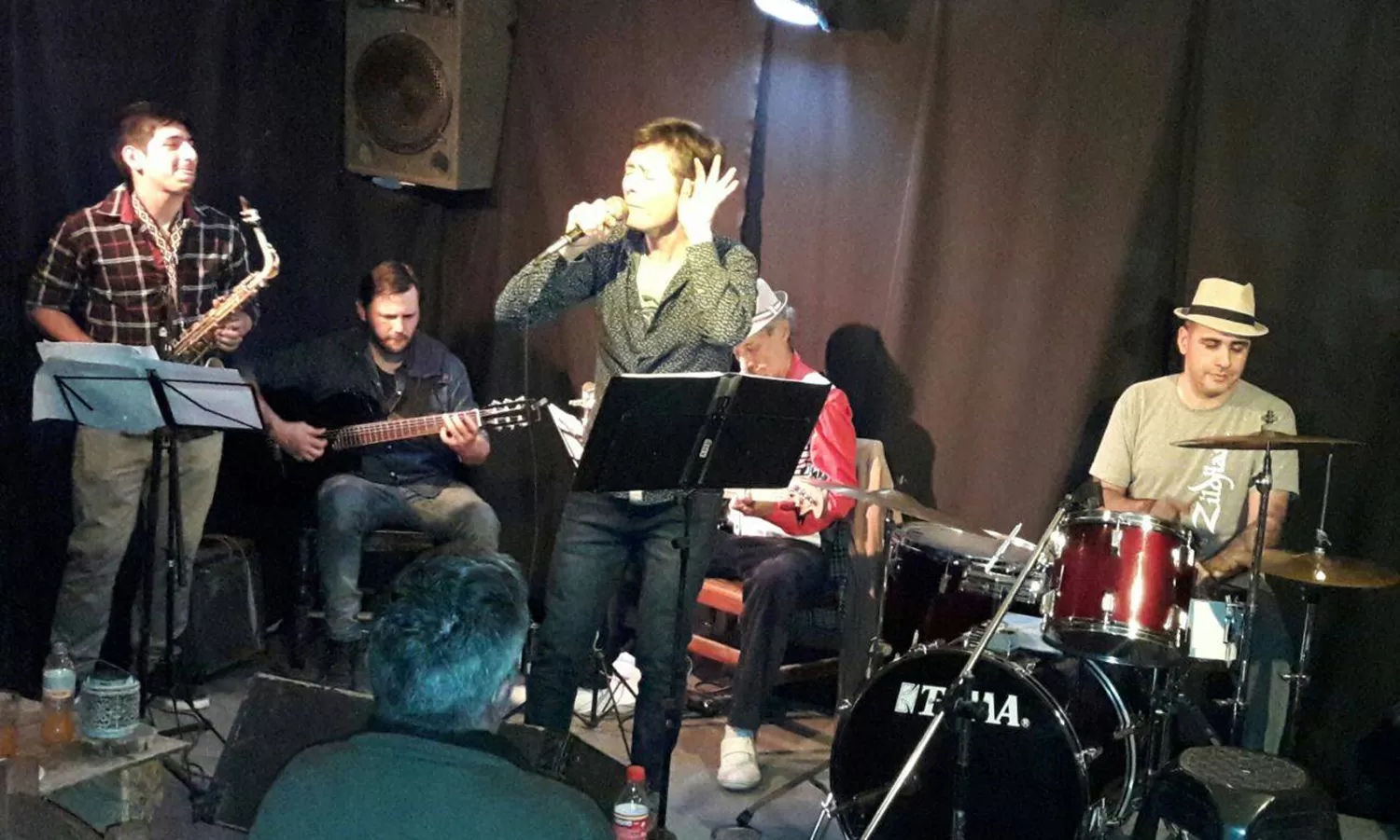 Noche Brasileira: Terça Feira en Magic Music Box