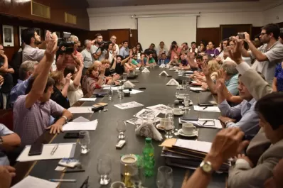 La tasa de médicos egresados quintuplica la media de la UNT