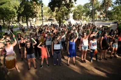 Las mujeres tucumanas cantaron el violador eres tú e incluyeron a Alperovich