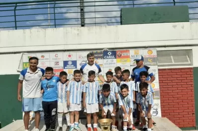 Los chicos de la 2011 de Atlético celebraron en Santa Fe
