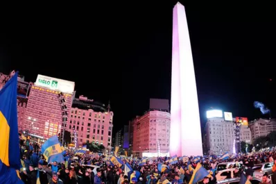 Con La Bombonera cerrada, El Día del hincha de Boca se festejó en el Obelisco