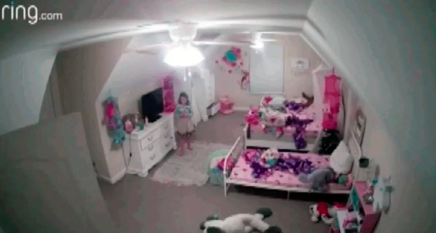 ¡Terror! Hackearon la cámara de la habitación de una niña y la asustaron
