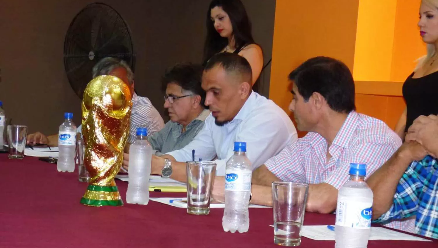 Zamoratte recibió el respaldo de los 33 asambleístas para su continuidad, (FOTO TOMADA DE PRENSA LTF)