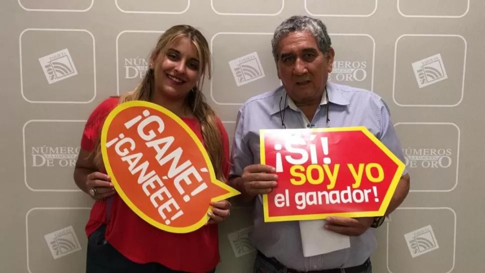 EMOCIONADOS. Florencia Corrales y Julio Frías Silva tuvieron un regalo de Navidad anticipado y se repartieron el premio de los Números de Oro.  