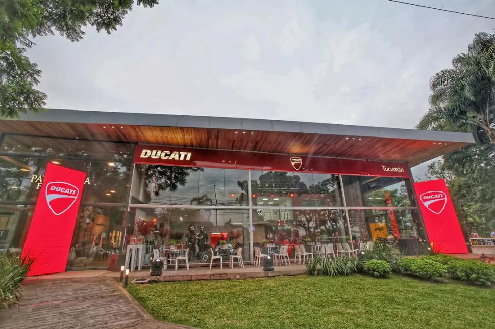EN LA CIUDAD JARDÍN. La concesionaria oficial de la compañía de bandera italiana se instaló en un local de 400 metros cuadrados ubicado en Avenida Aconquija 749. PRENSA DUCATI ARGENTINA