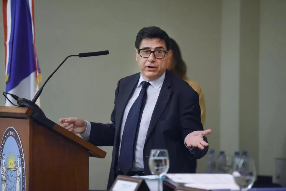 HONORIS CAUSA. Philppe Aghion agradece el doctorado que ayer le otorgó la Universidad Nacional de Tucumán. la gaceta / foto de Analía Jaramillo
