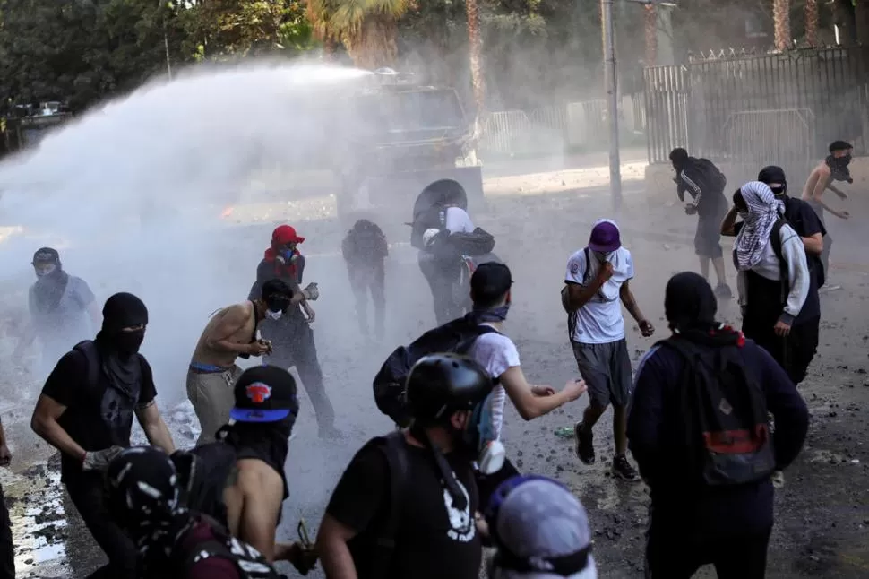 DESCONTROL EN LAS CALLES. El documento presentado por la ONU da cuenta de las violaciones a los derechos humanos registradas en Chile. reuters