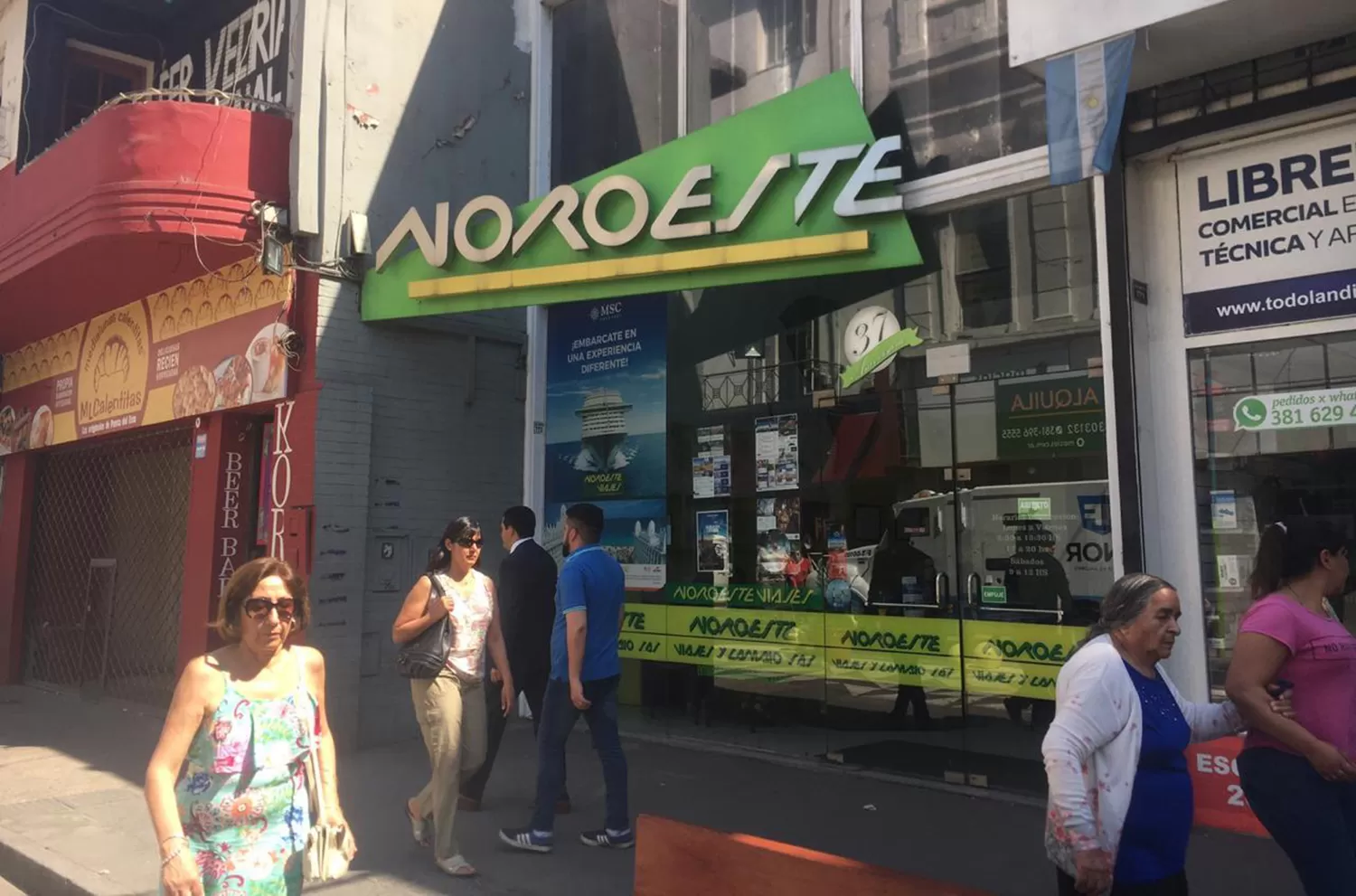 Crece la demanda de dólar blue, pero desaparecieron los arbolitos en Tucumán