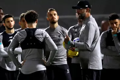 Jürgen Klopp y sus jugadores verán al Liverpool desde un hotel en Qatar