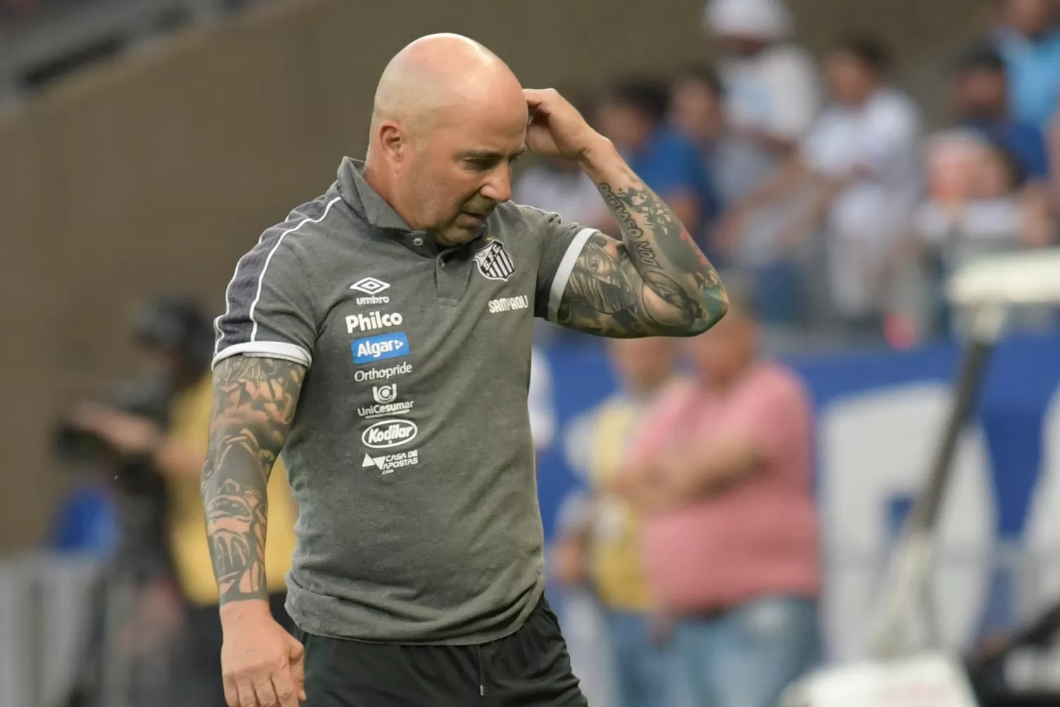 Jorge Sampaoli tuvo una conflictiva salida del Santos, de Brasil. (ARCHIVO)