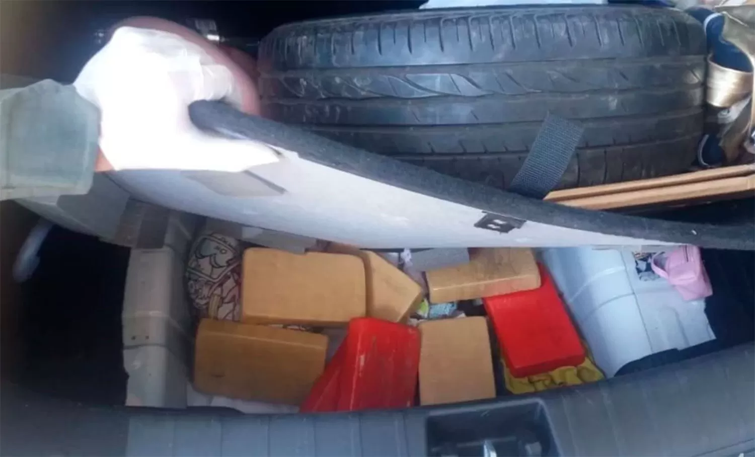 EL SECUESTRO. Los paquetes estaban ocultos en la camioneta.