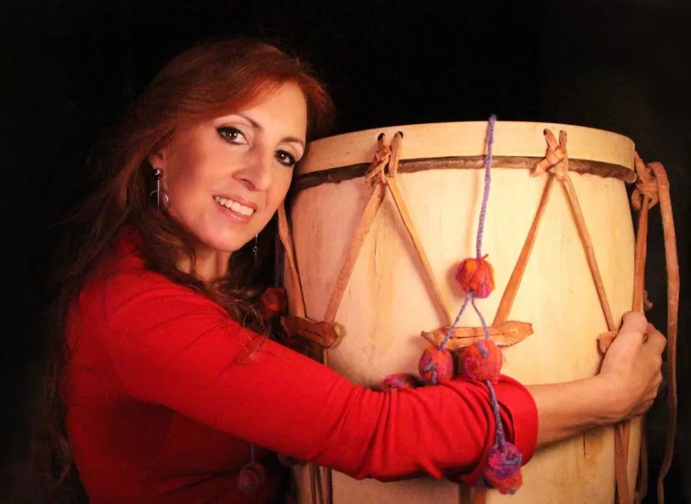 TRADICIÓN Y HERENCIA. Nancy Ábalos rescata la historia de su padre Adolfo, figura central del conjunto que integraba con sus cuatro herrmanos. 