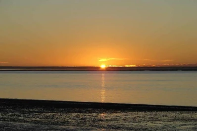 Muchas de las tibias playas rionegrinas están en rincones increíbles