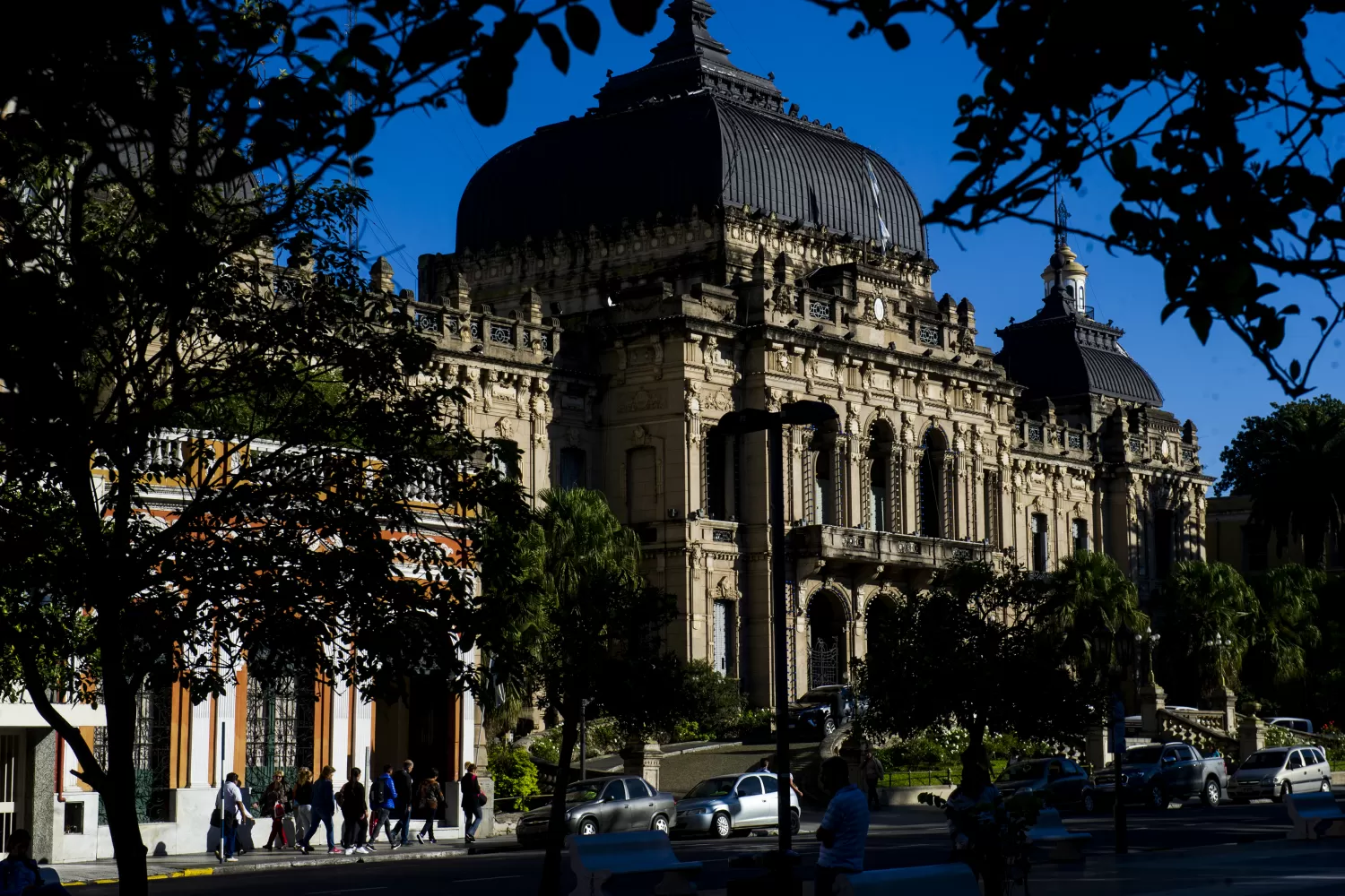 Sondeo: ¿qué te parece el asueto XXL para los estatales tucumanos?