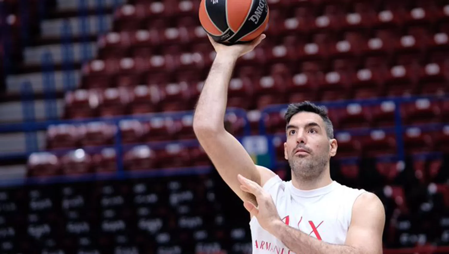 Luis Scola, que ganó anoche el Olimpia de Oro, festejó la vuelta al triunfo de su equipo. (FOTO TOMADA DE PRENSA OLIMPIA MILANO)