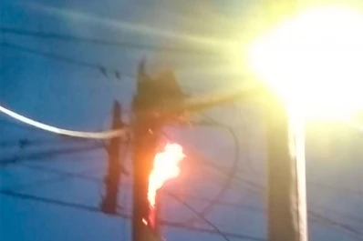 Temor en el barrio 20 de Junio por un incendio en un poste de luz