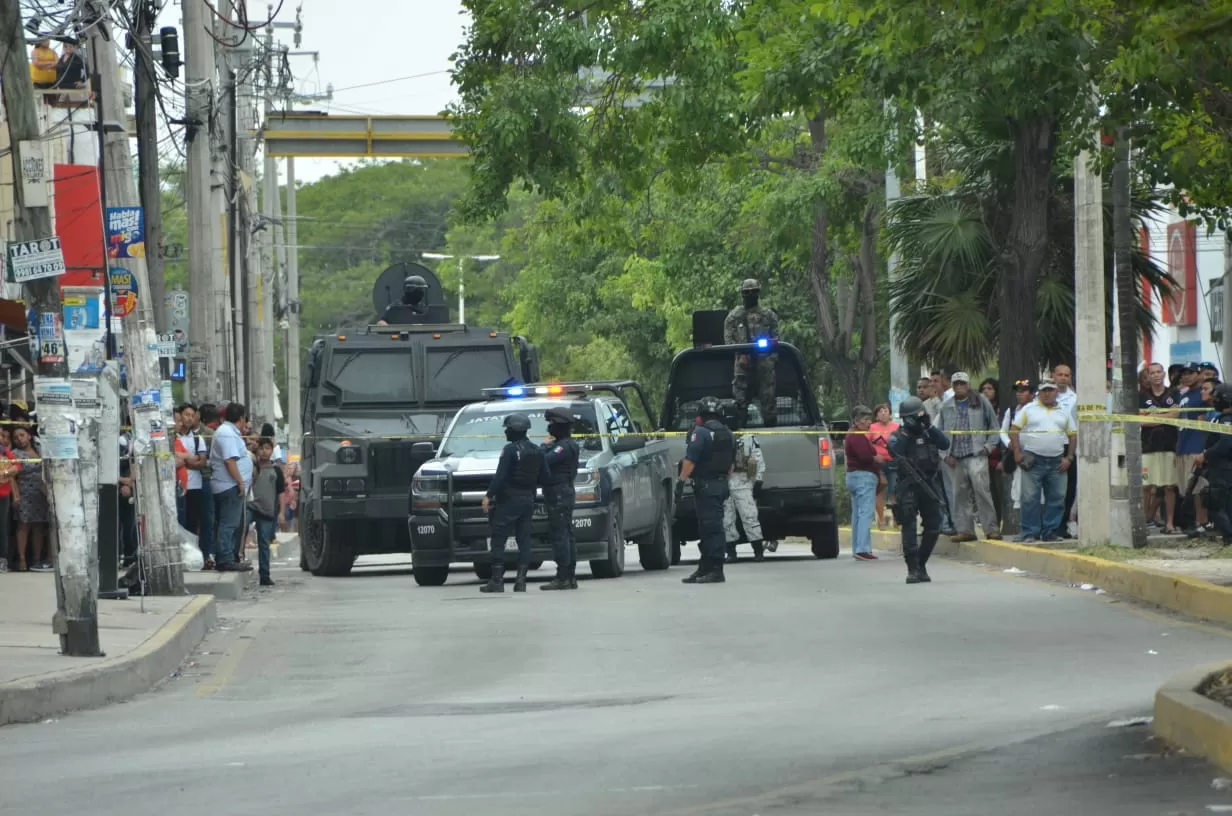 LA POLICÍA, EN EL LUGAR. 
