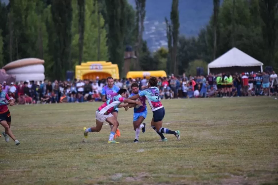 EN LA CANCHA. Seguirá estando en juego la Copa de Oro Club LA GACETA. la gaceta / foto de OSVALDO RIPOLL