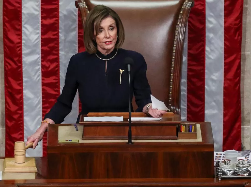 SORPRESA. La negativa de Pelosi a poner fecha al juicio político contradice la postura de que el Trump es una amenaza a la seguridad nacional. reuters
