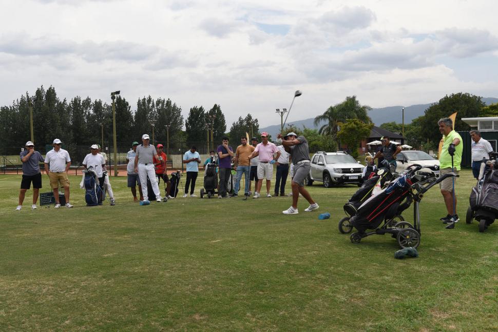 DRIVE. Augusto Núñez aprovechó para relajarse y divertirse con sus amigos tras una larga temporada  