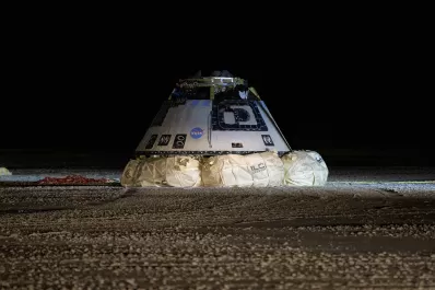 En fotos: aterrizó la nave espacial de Boeing que no pudo llegar a la EEI