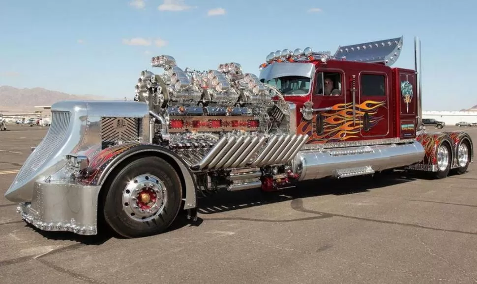 Un camión que costó una fortunaEl camión modificado Thor24, construido de una Peterbilt 359 por el magnate inmobiliario y hotelero Mike Harrah, fue adquirido en una subasta por un multimillonario de Arabia Saudita en U$S 12 millones 