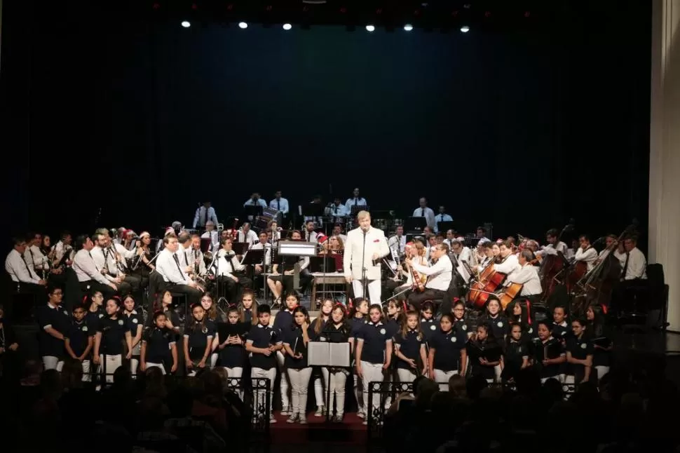 ÁLVARO GARCÍA. El músico dirige la agrupación del Ente Cultural.  