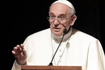 En la misa de Nochebuena, Francisco criticó la lógica de dar para tener