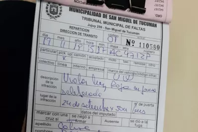 Multan al hijo del ex legislador Cativa por violar la luz roja
