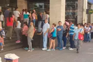 Confundidos, miles de jubilados y beneficiarios de AUH acudieron a los bancos