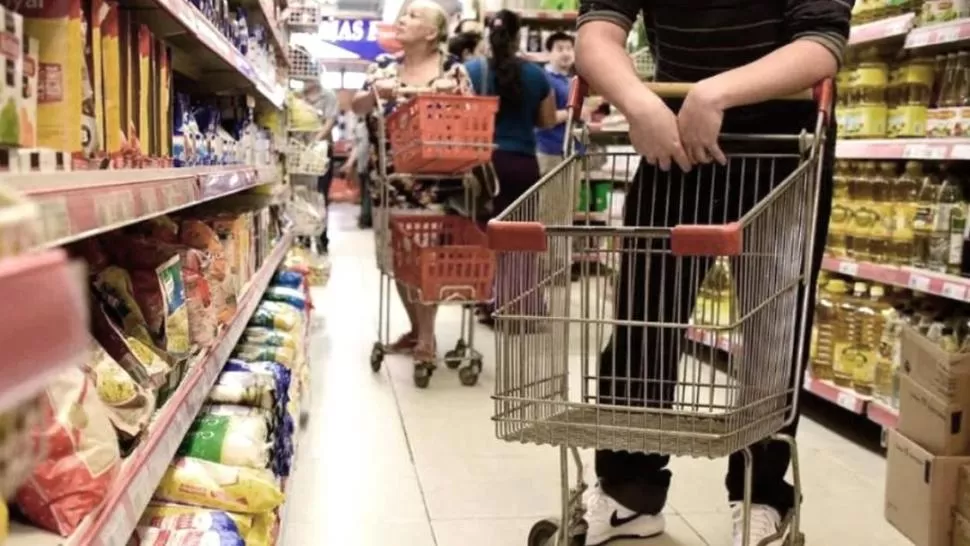 Este mes, las ventas navideñas estuvieron un 3% por debajo de las operaciones del año pasado. telam 