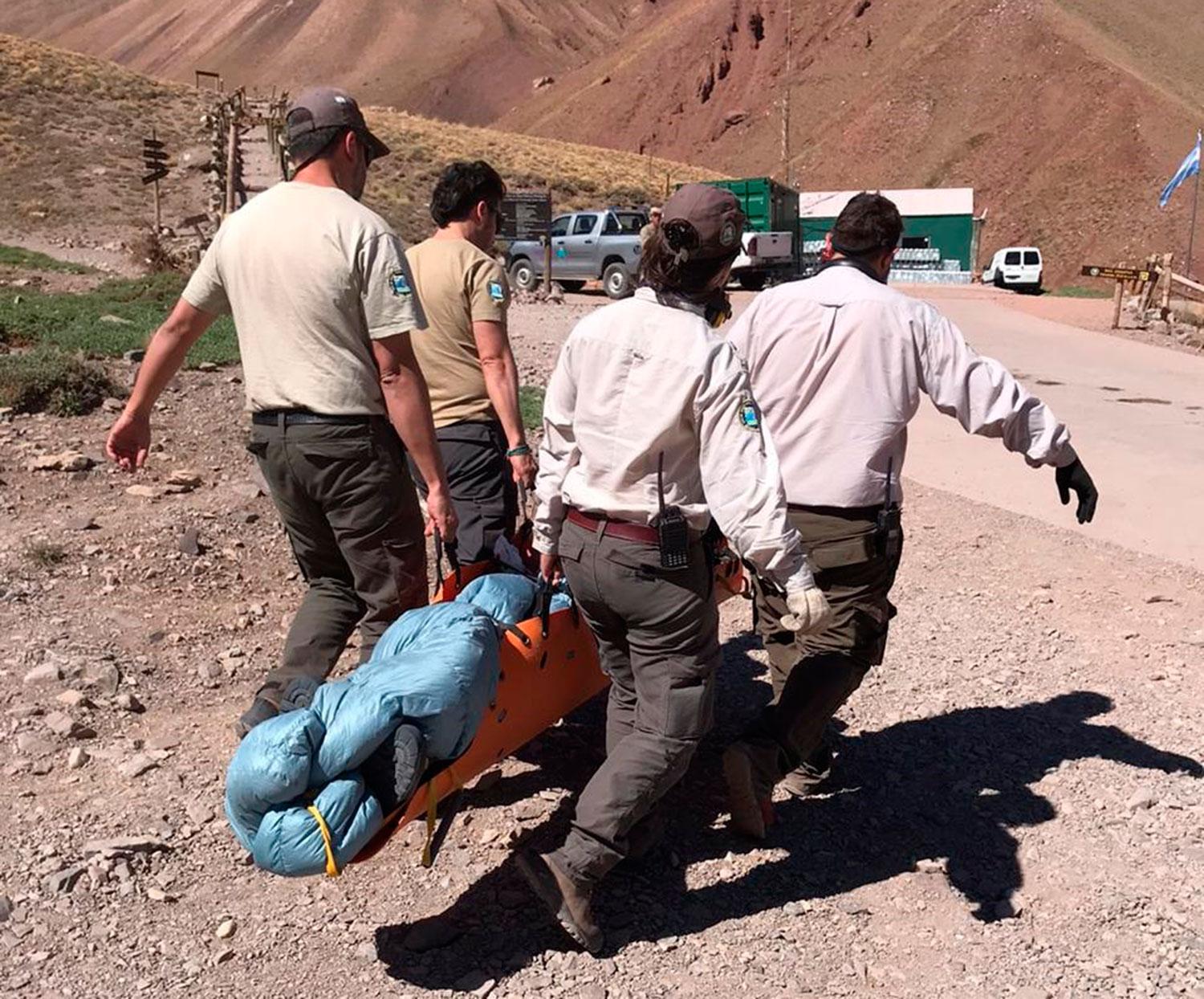 UN ÉXITO. El rescate del andinista francés terminó con un final feliz.