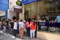 Por el bono, soportaron el calor y largas filas