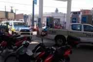 Por una deuda, durante 12 horas la Policía no pudo cargar combustible a sus móviles