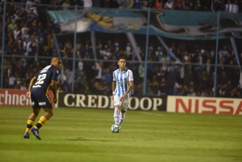 REGULARIDAD. El central de 30 años disputó 15 de 16 partidos en la Superliga.  la gaceta / foto de DIEGO ARáOZ