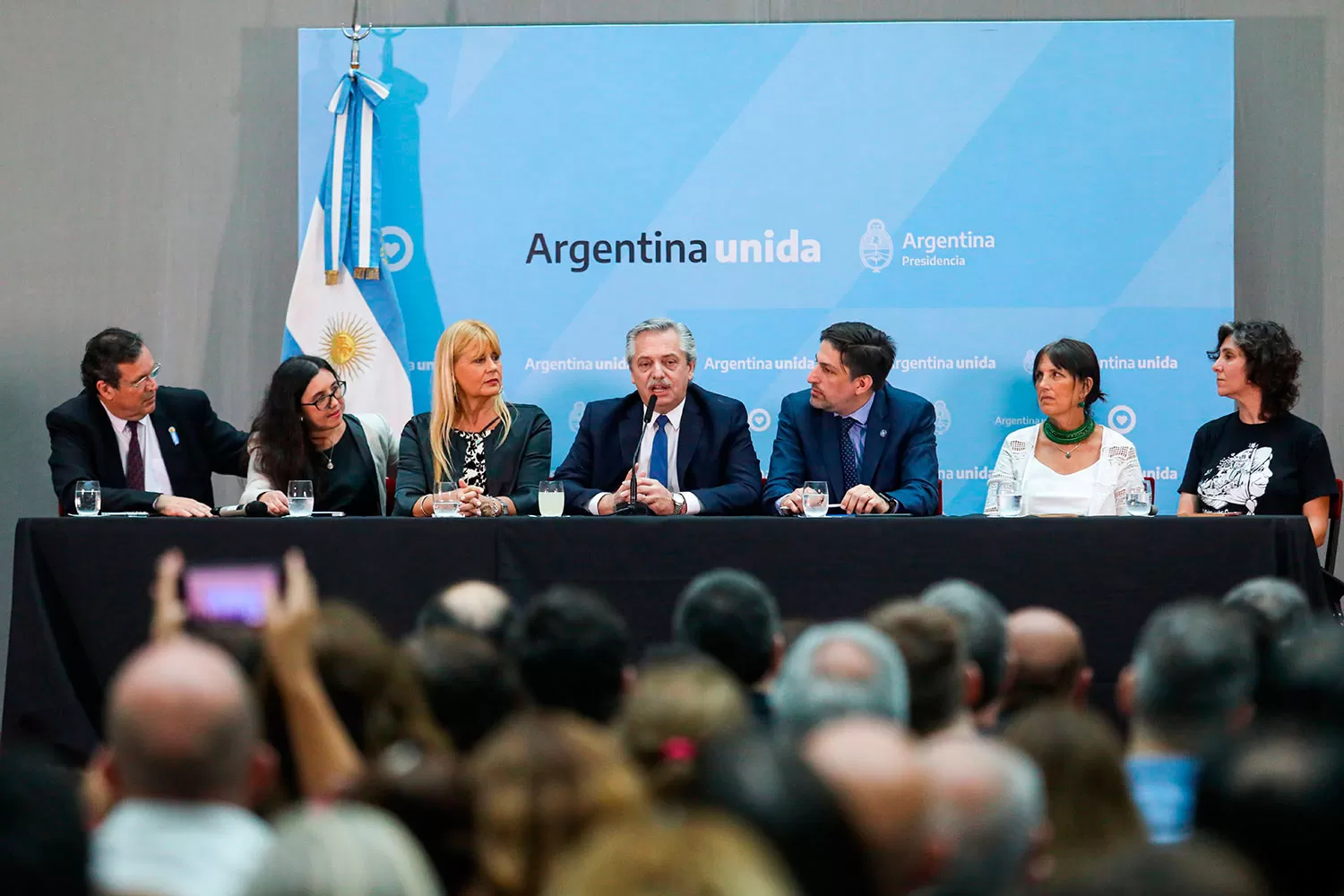 CONFERENCIA. El Presidente presentó el Plata de Lecturas junto al ministro Trotta y otros funcionarios. TÉLLAM