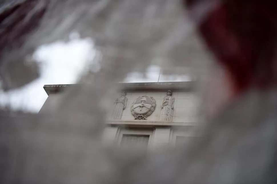 EL PALACIO DE JUSTICIA. Relieves de la sede central de los Tribunales. la gaceta / foto de diego araoz (archivo) 