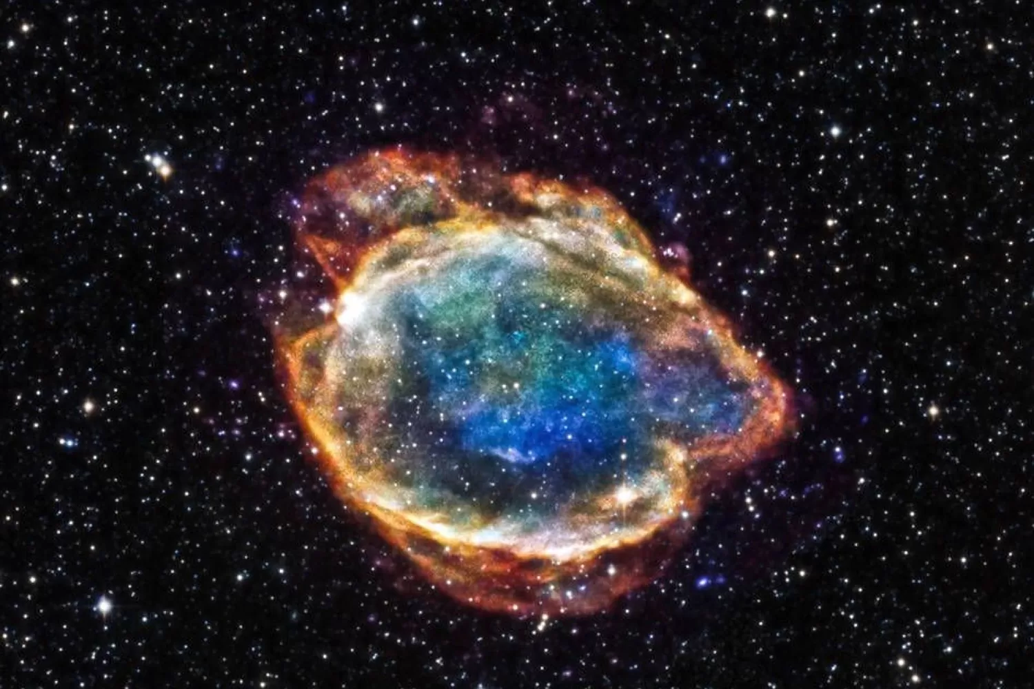 Una supernova es una estrella en exposión, que libera una gran cantidad de energía.